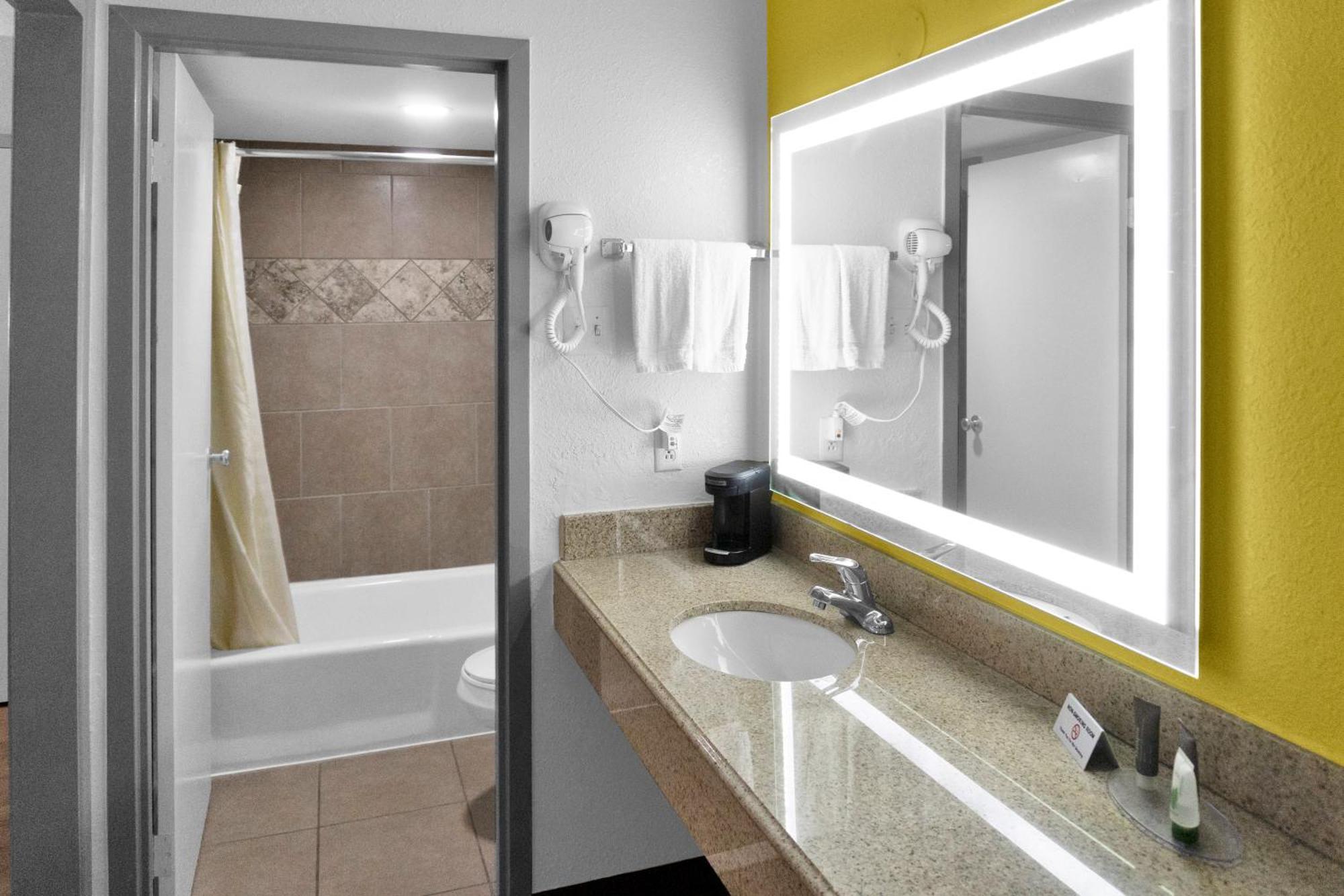 Econo Lodge Carlsbad Caverns Area Extérieur photo